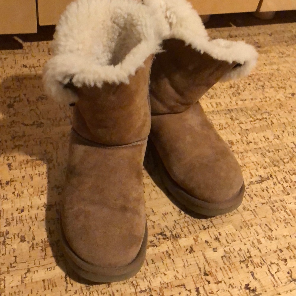 Ugg Camel Color Size 7 - image 7